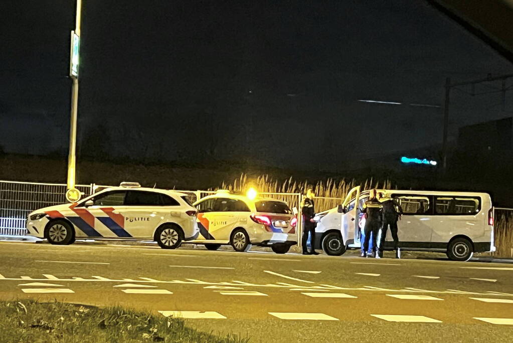 Politie rijdt bestelbus klem, één aanhouding