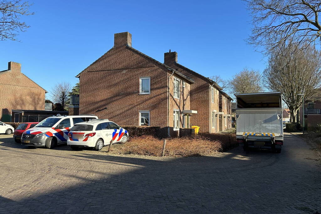 Politie vindt hennepkwekerij na inbraak