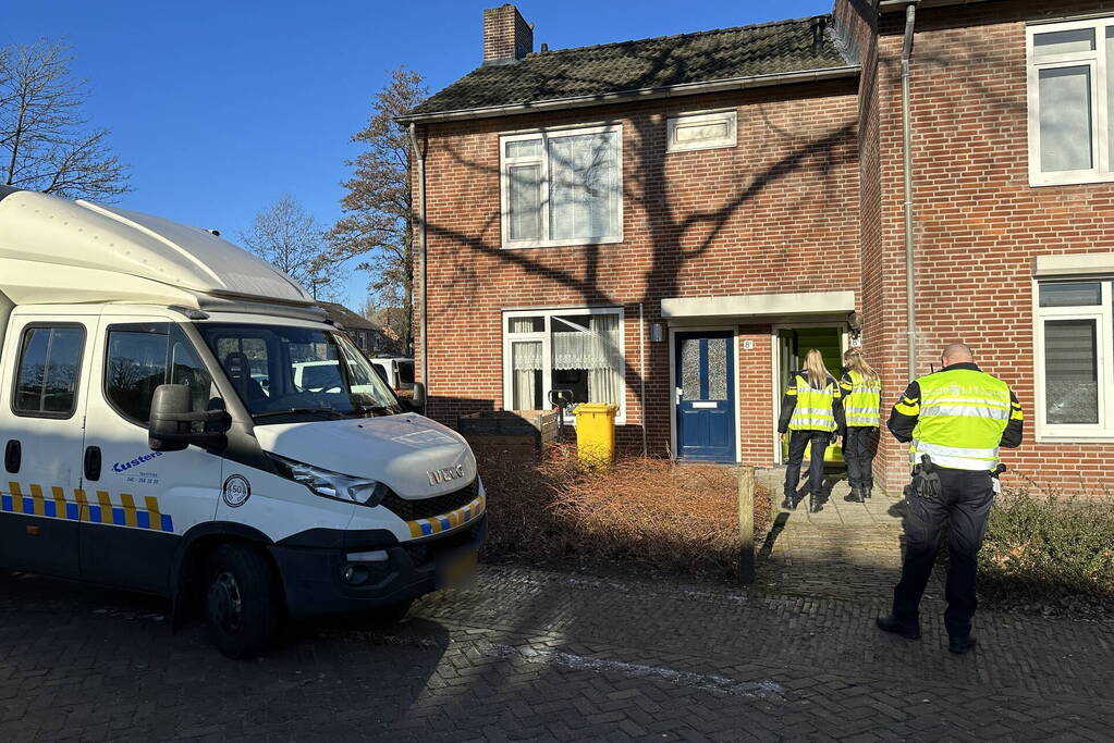 Politie vindt hennepkwekerij na inbraak