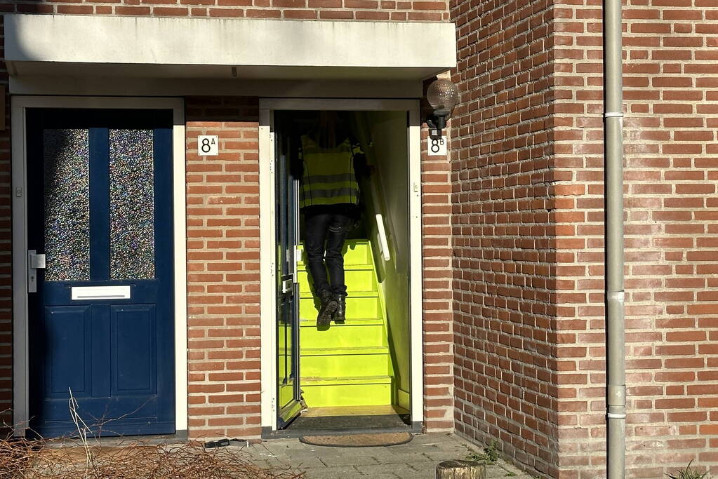 Politie vindt hennepkwekerij na inbraak
