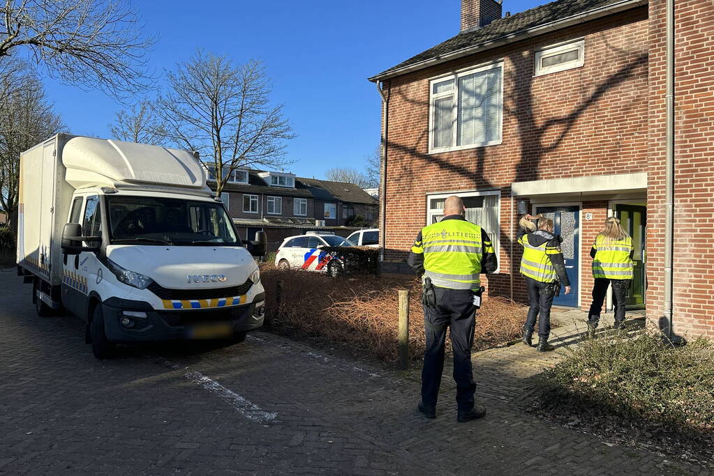 Politie vindt hennepkwekerij na inbraak