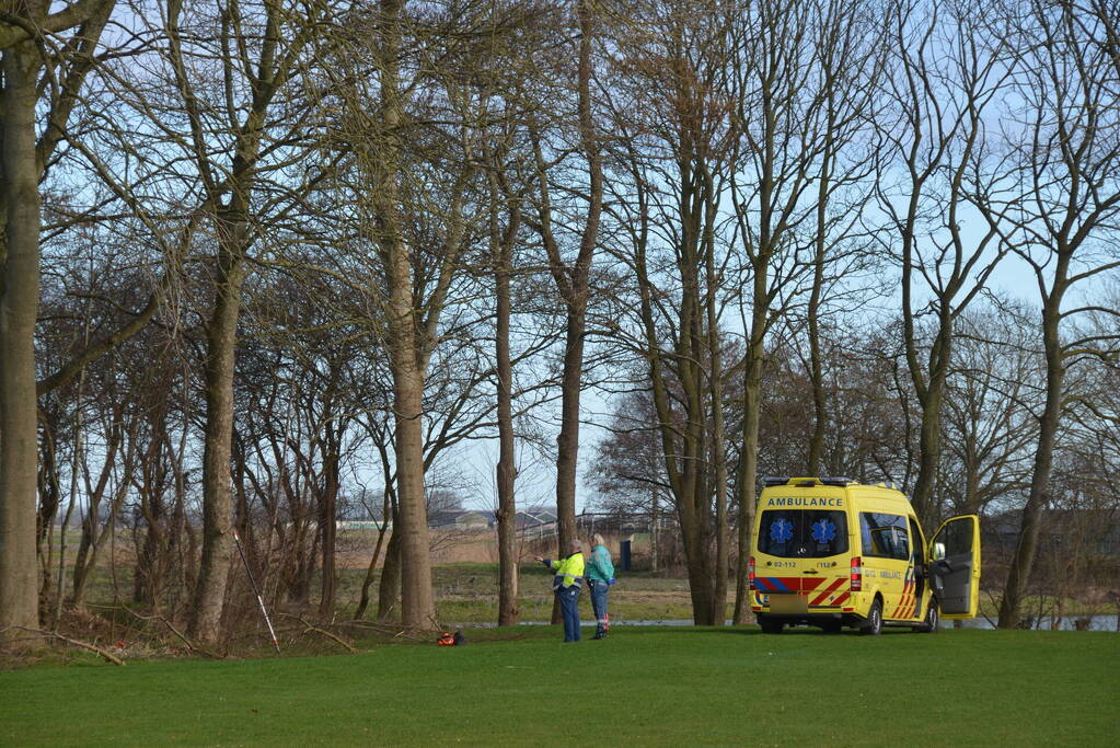 Persoon gewond bij snoeiwerkzaamheden