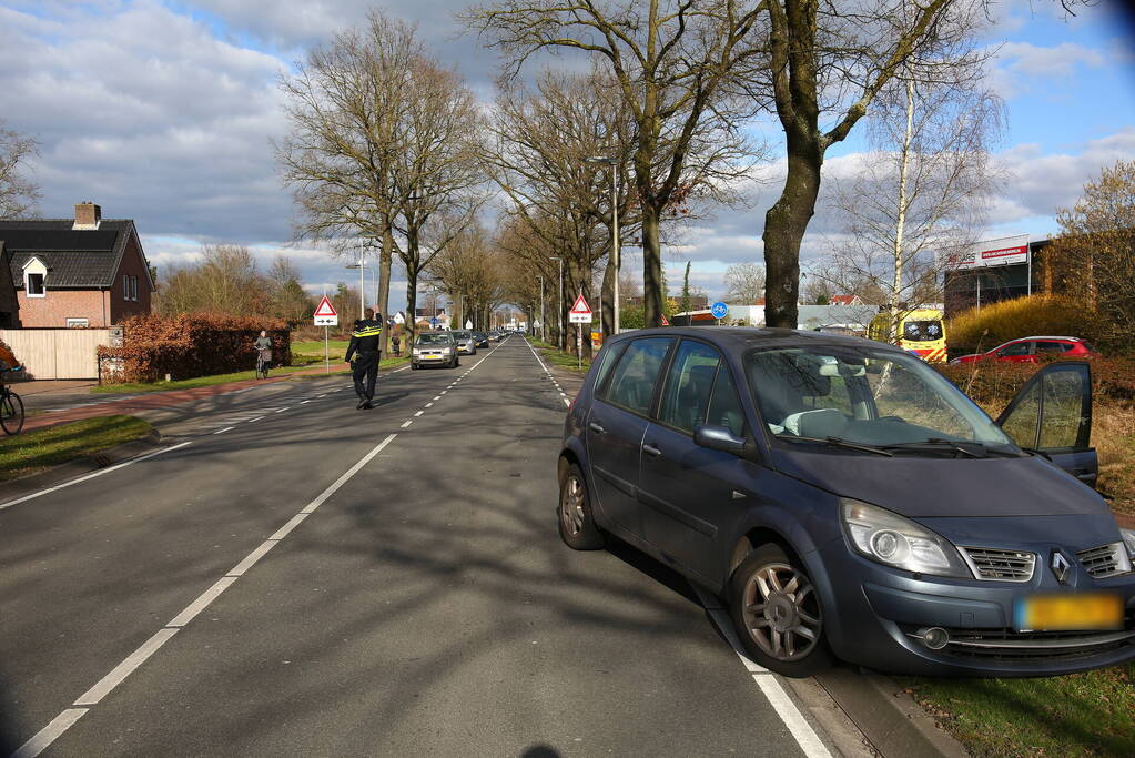 Flinke schade bij botsing tussen twee auto's