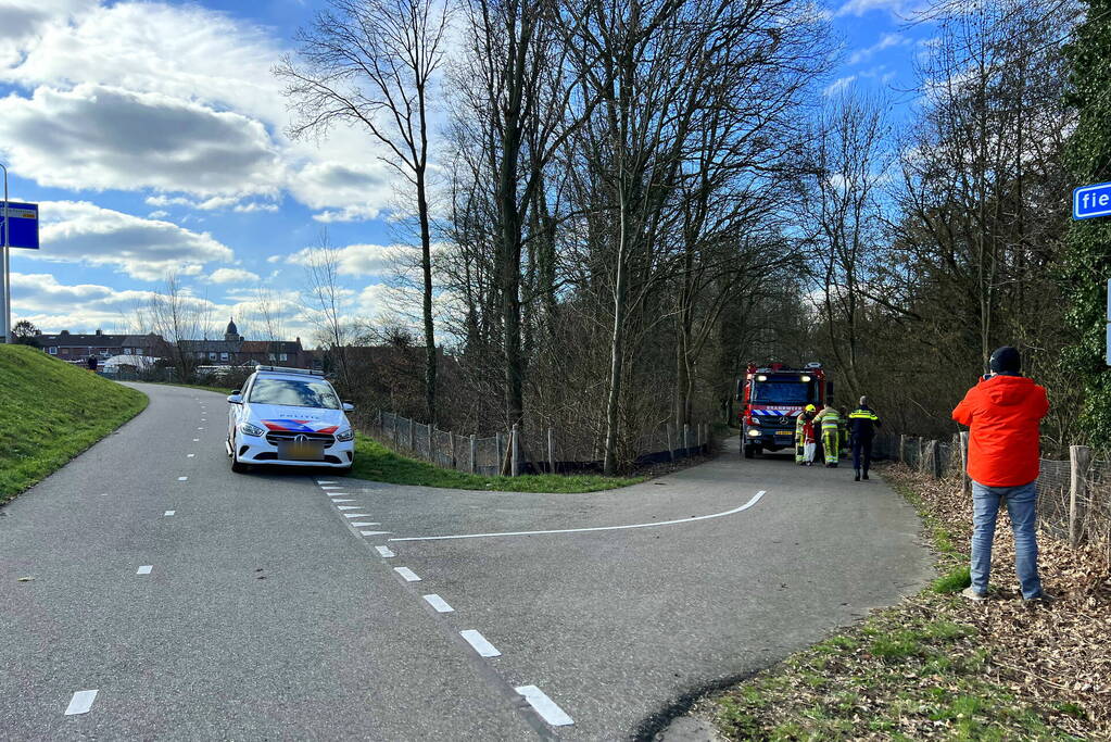 Gebied groot afgezet naar persoon te water