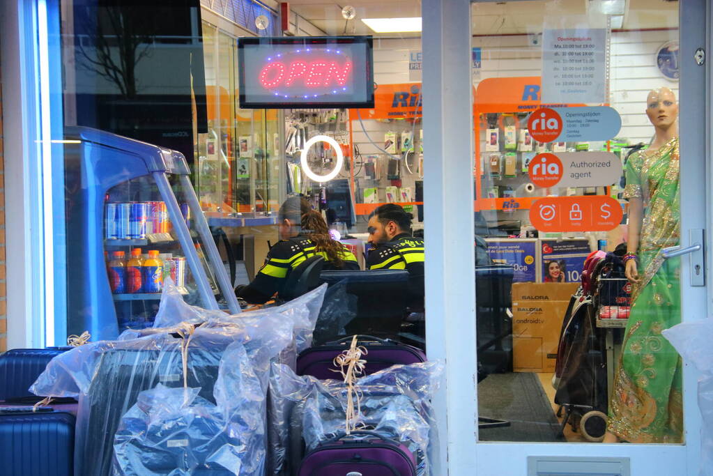 Onderzoek naar overval op telefoonwinkel