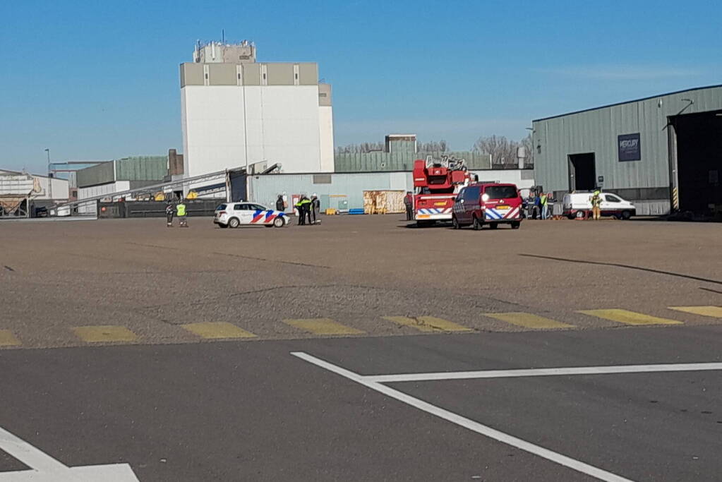 Bedrijfshal vol rook na brand