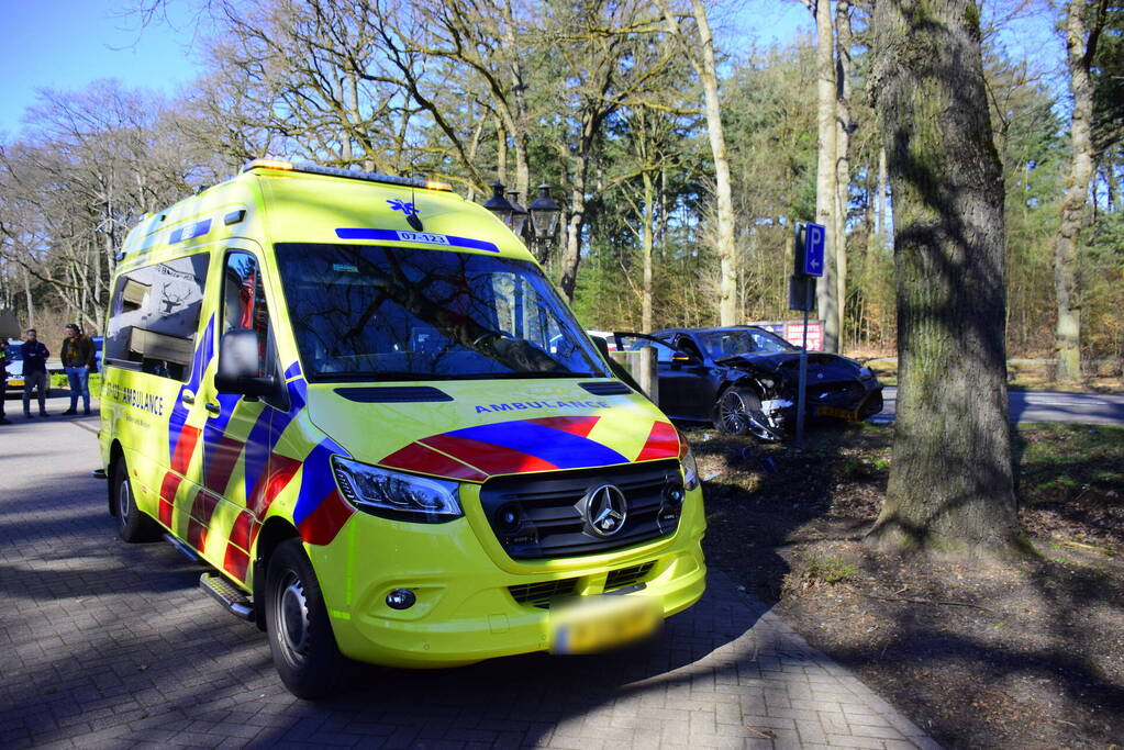 Flinke schade bij aanrijding op kruising