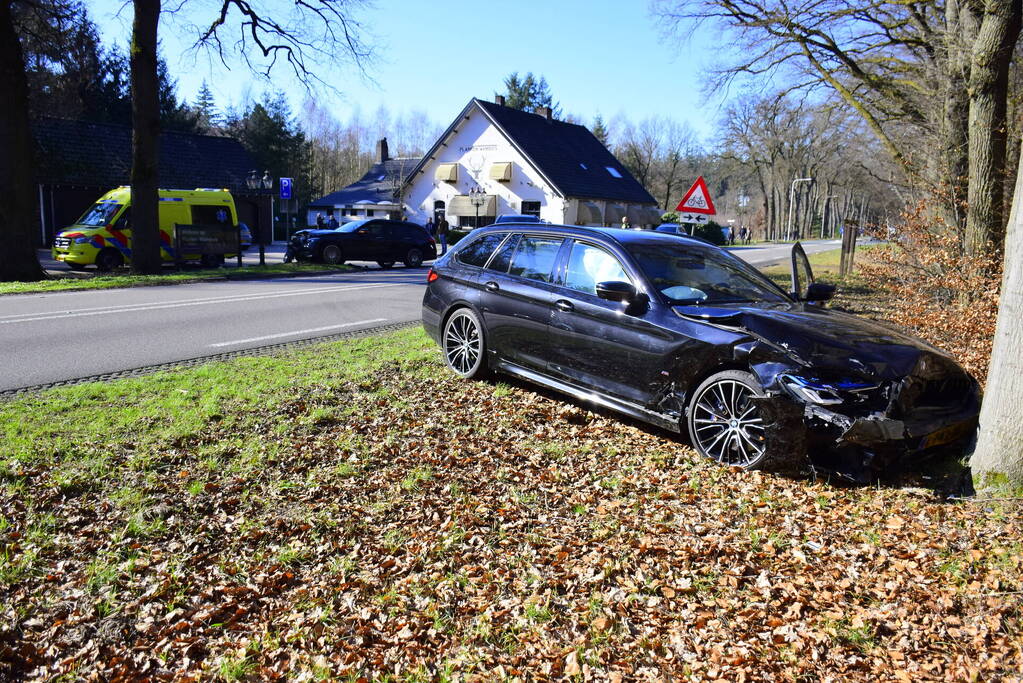 Flinke schade bij aanrijding op kruising