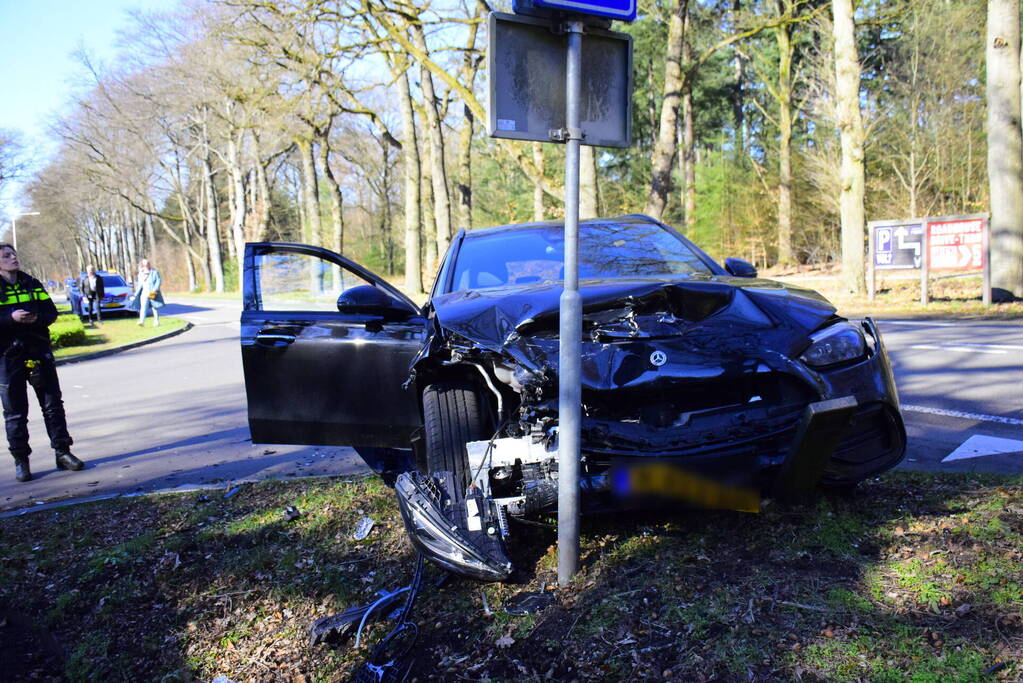 Flinke schade bij aanrijding op kruising