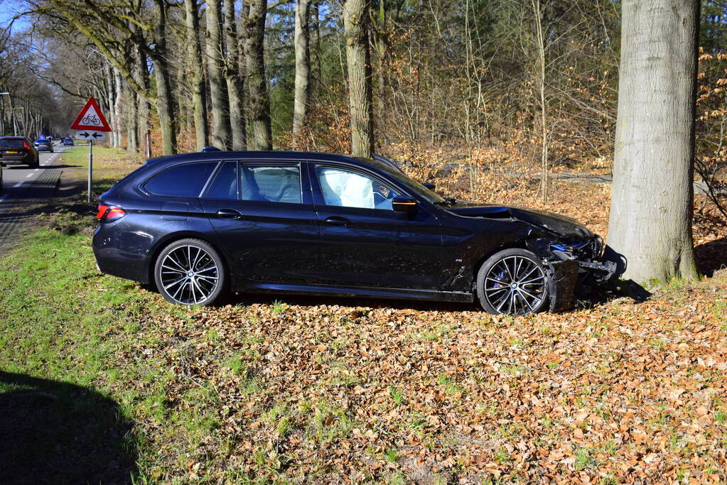 Flinke schade bij aanrijding op kruising