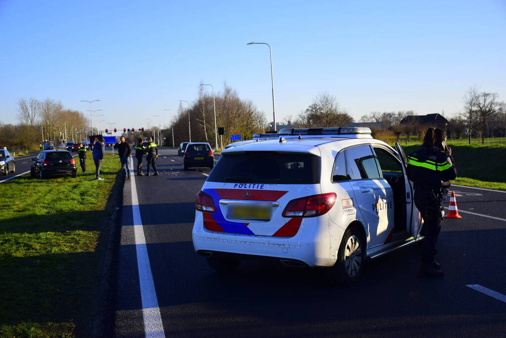 Claxon van auto blijft hangen na botsing
