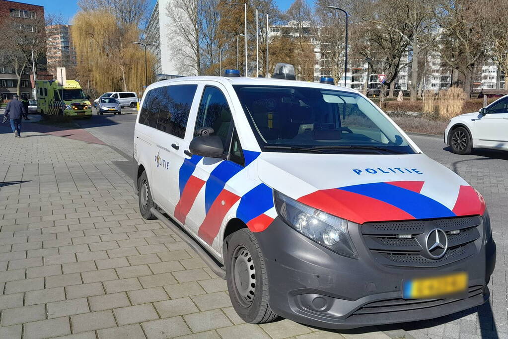 Bestuurder scootmobiel gewond bij botsing met auto