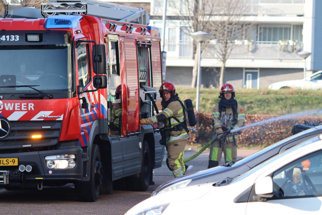 Container bij Domino's pizza vliegt in brand