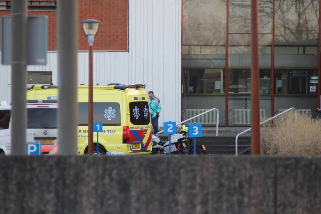 Gewonde en aanhoudingen na steekincident bij AZC