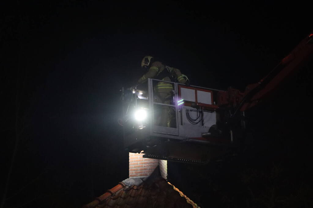 Schoorsteenbrand snel onder controle