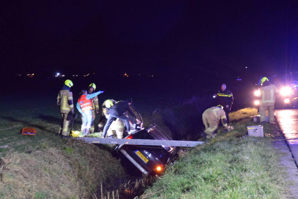 Inzittenden bekneld bij verkeersongeval