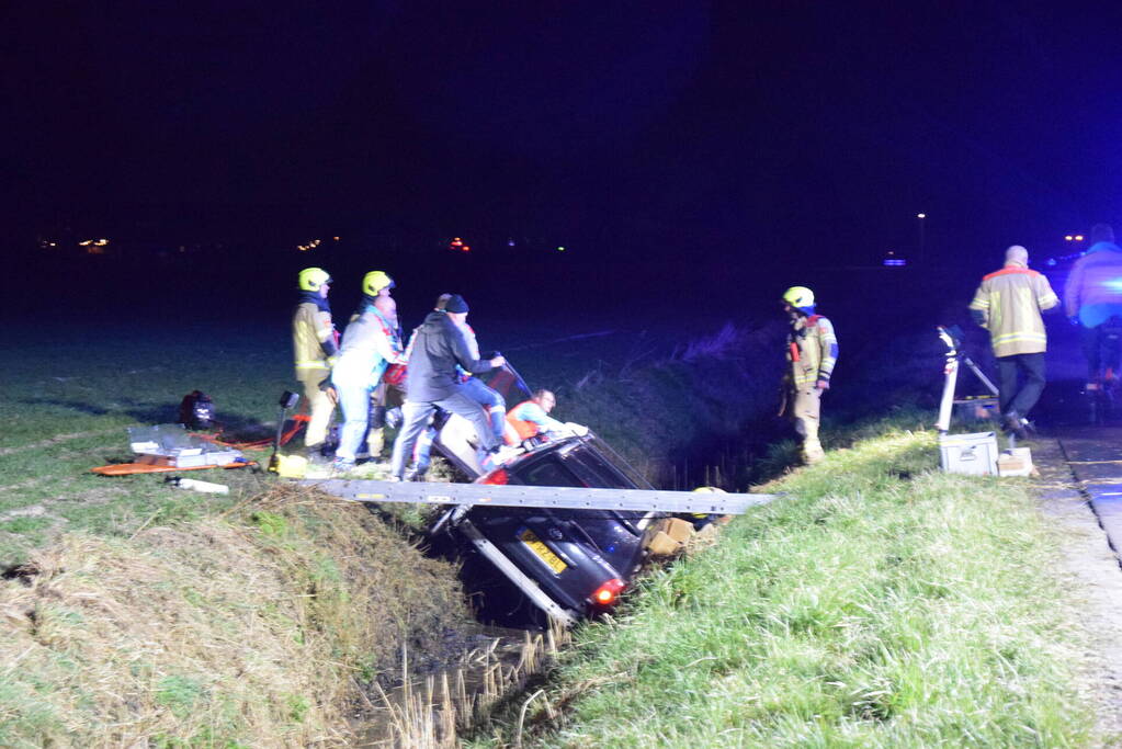 Inzittenden bekneld bij verkeersongeval