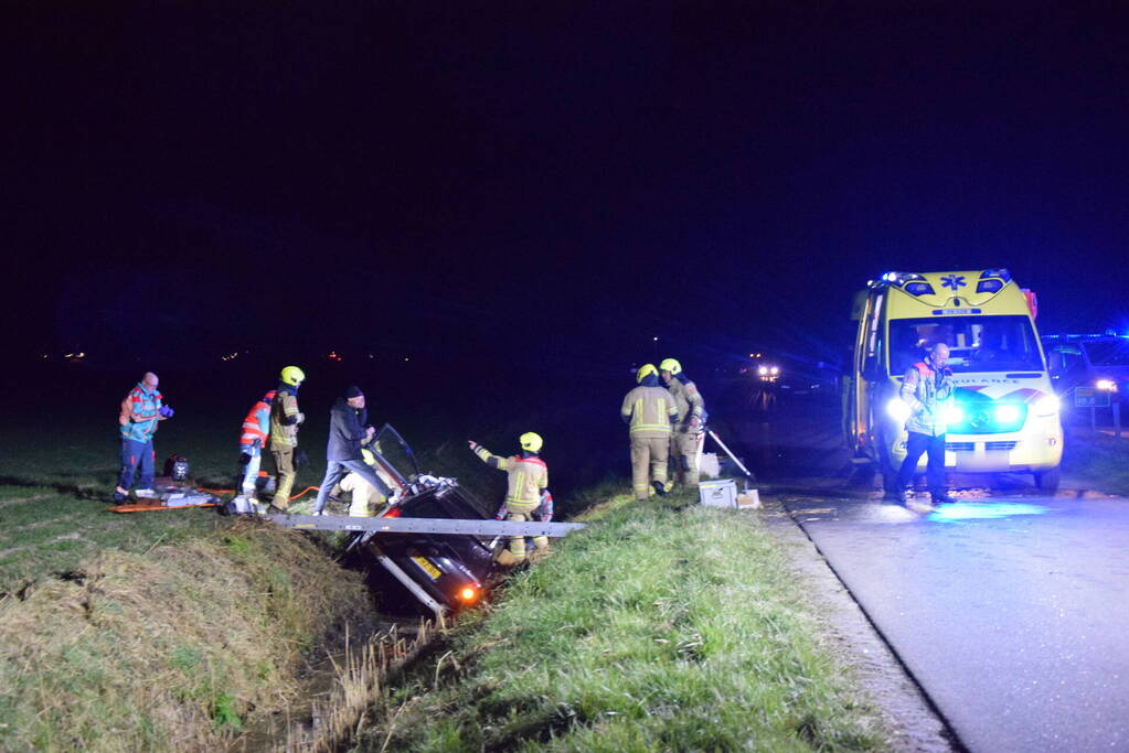 Inzittenden bekneld bij verkeersongeval
