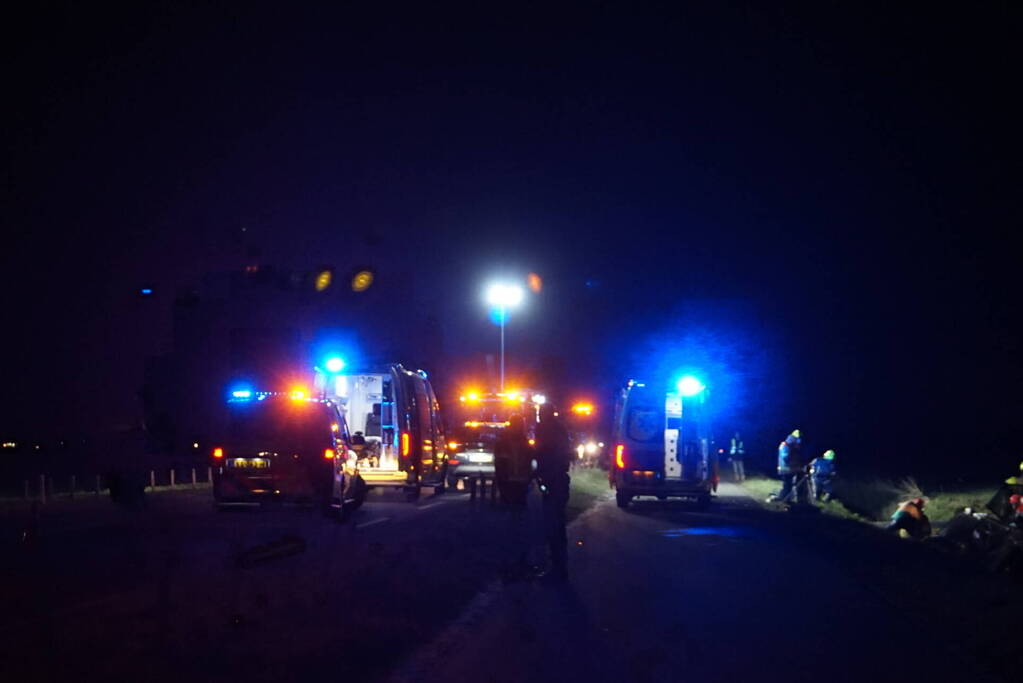 Inzittenden bekneld bij verkeersongeval