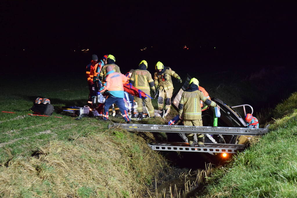 Inzittenden bekneld bij verkeersongeval