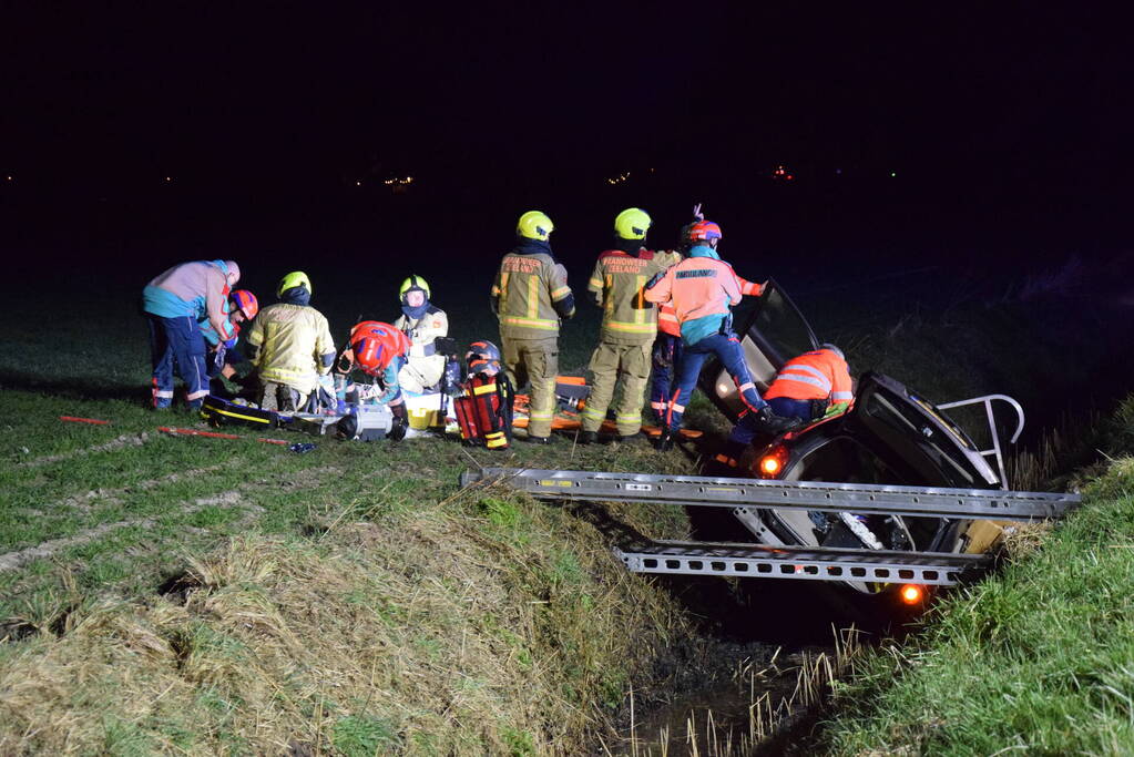 Inzittenden bekneld bij verkeersongeval