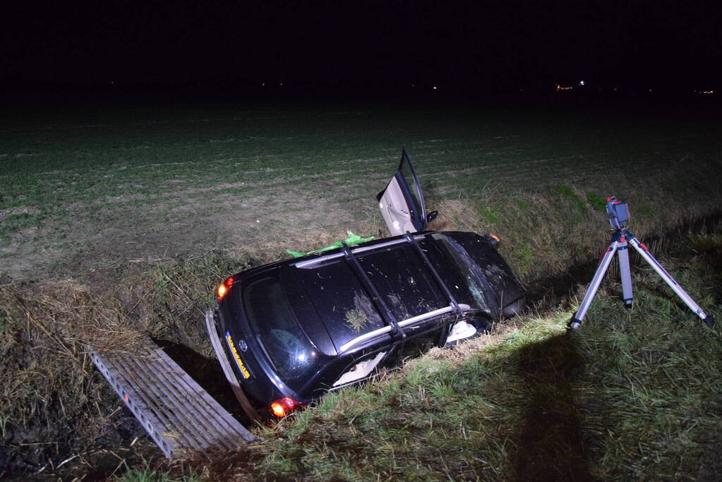 Inzittenden bekneld bij verkeersongeval