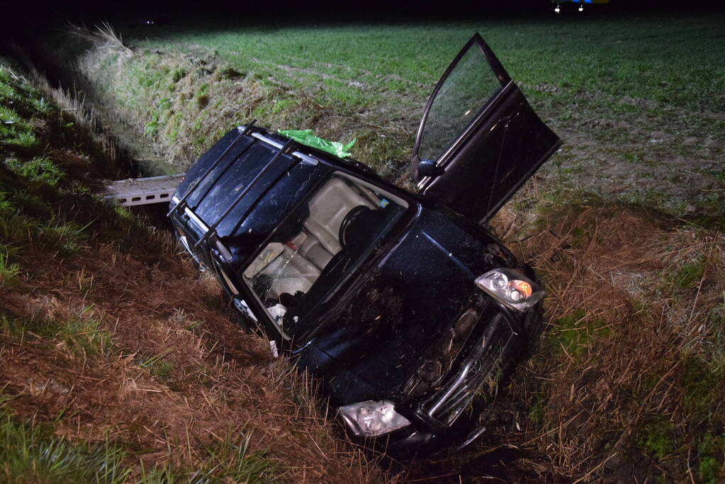 Inzittenden bekneld bij verkeersongeval