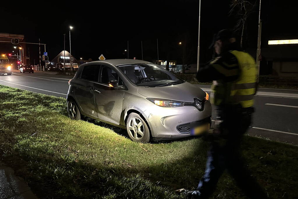 Twee gewonden na aanrijding tussen auto en scooter