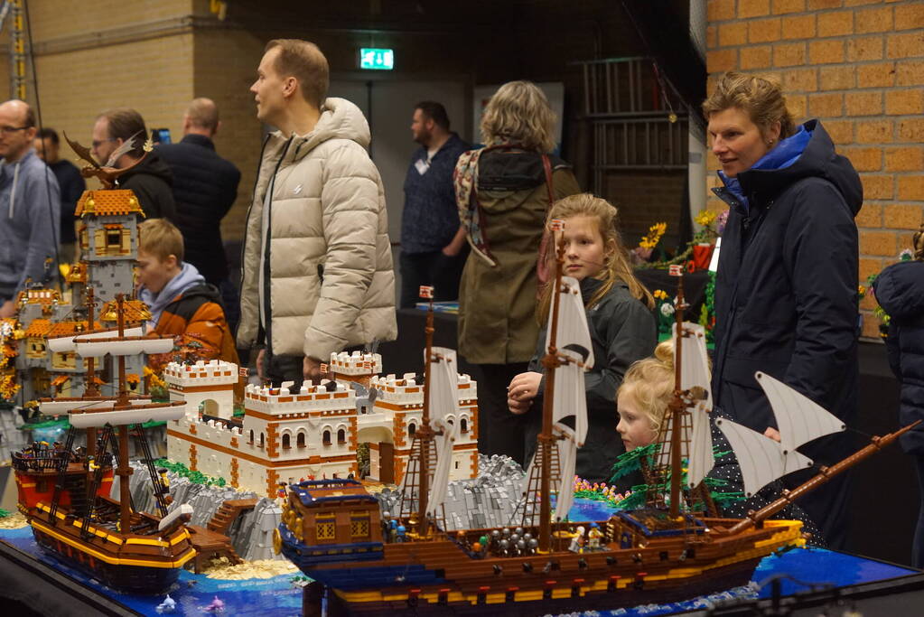 Sporthal vol met LEGO Stenen