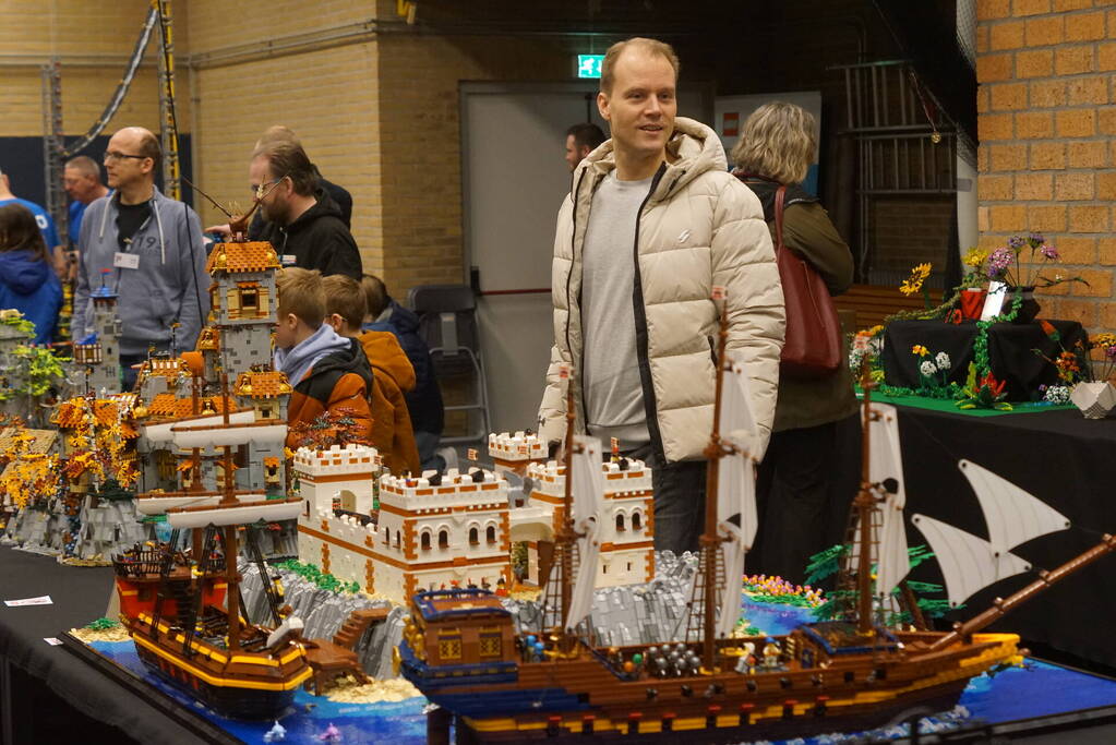 Sporthal vol met LEGO Stenen