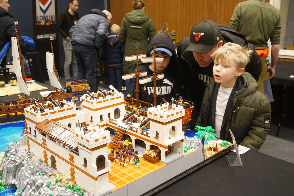 Sporthal vol met LEGO Stenen