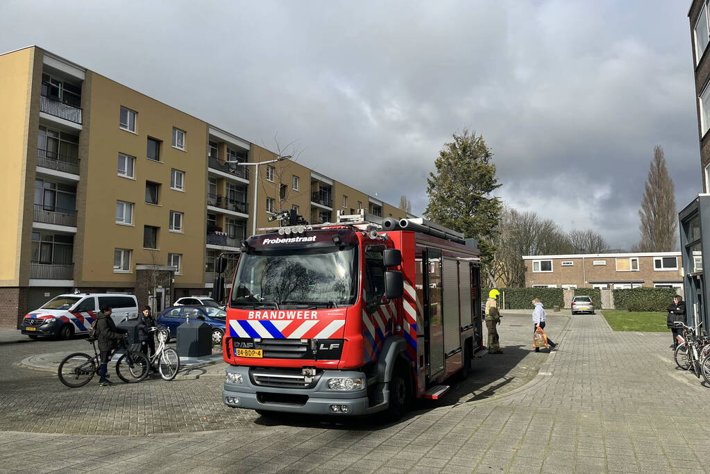 Flatwoning geventileerd vanwege gaslucht