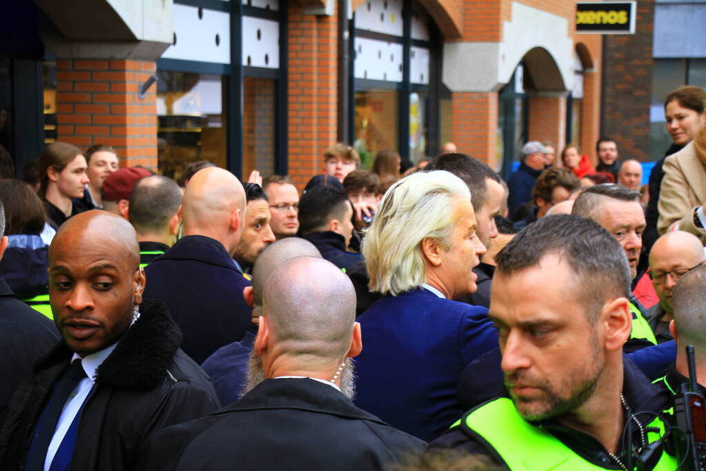 Bezoek Geert Wilders trekt veel bekijks