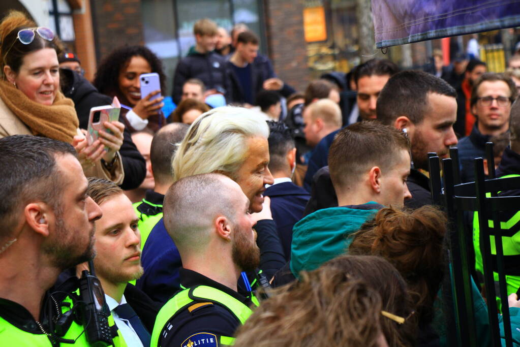 Bezoek Geert Wilders trekt veel bekijks