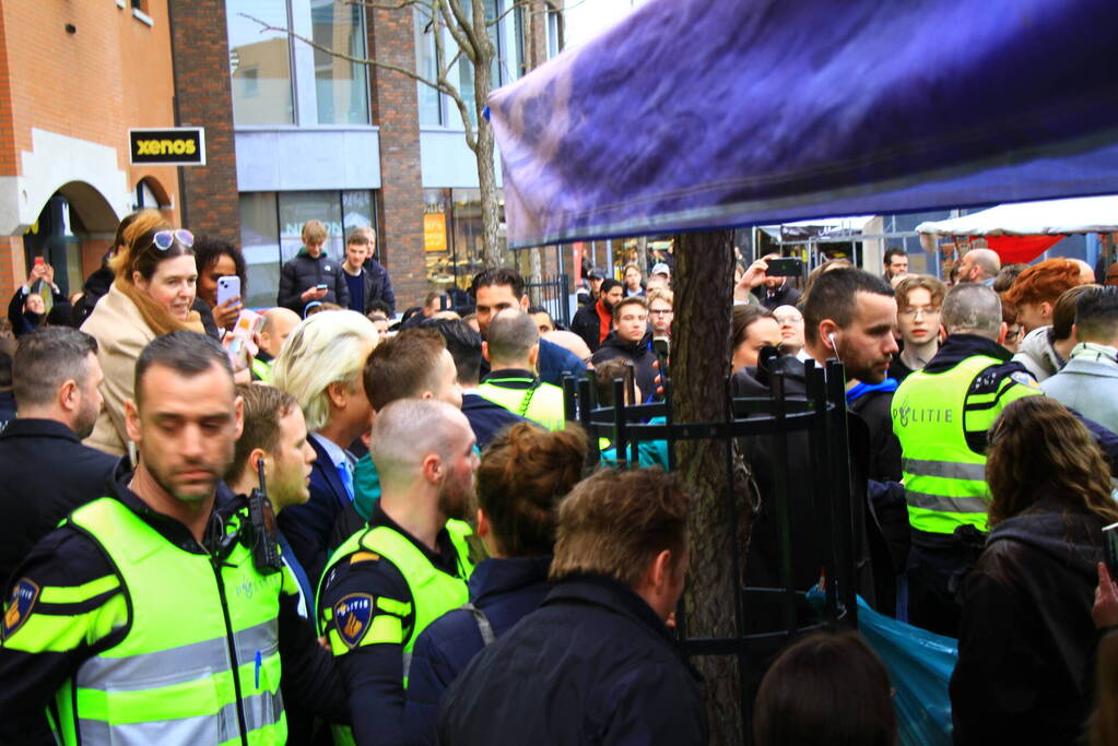 Bezoek Geert Wilders trekt veel bekijks