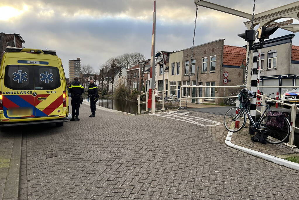 Fietser gewond na te water raken