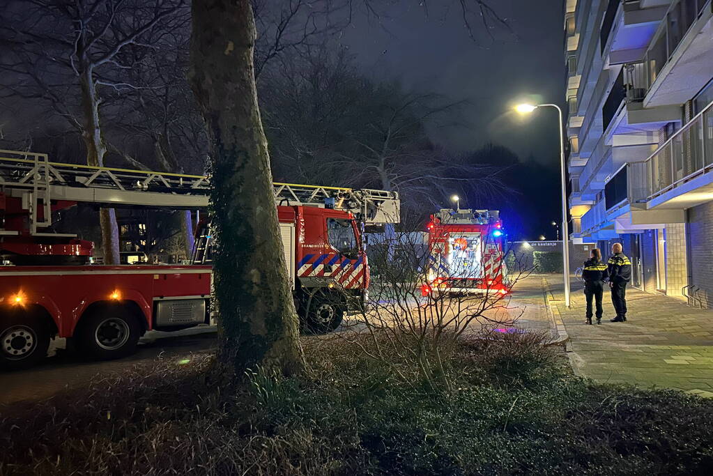 Brand in keuken van flatwoning