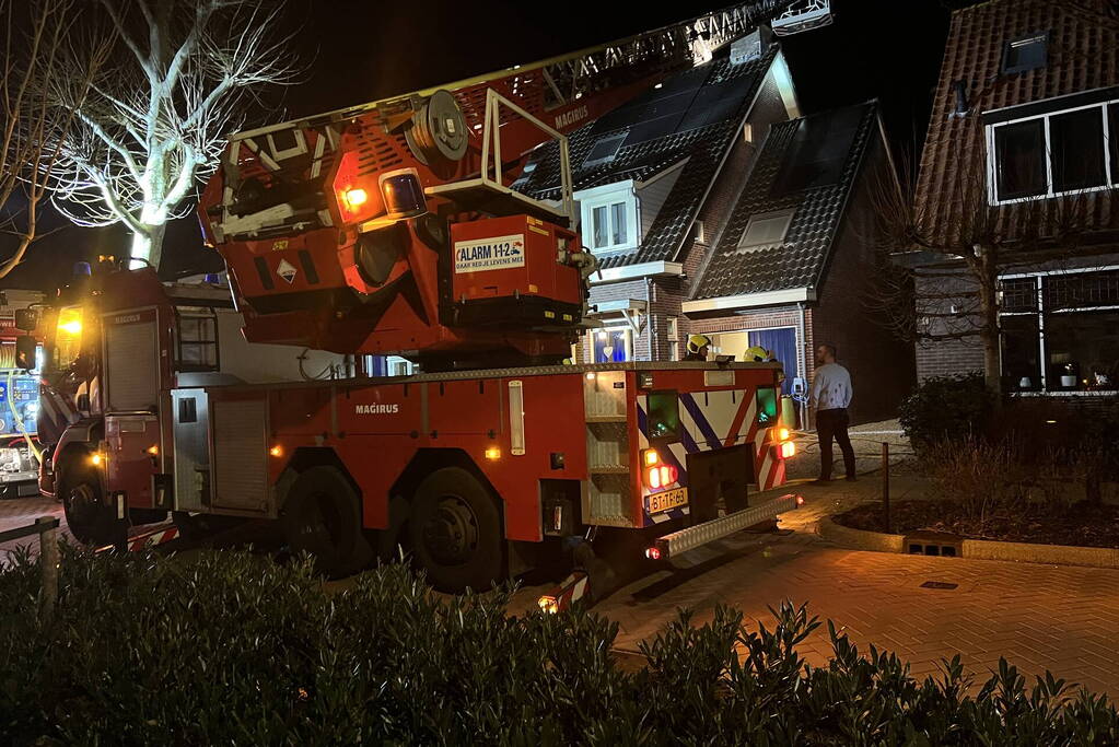 Brand in schoorsteen van woning