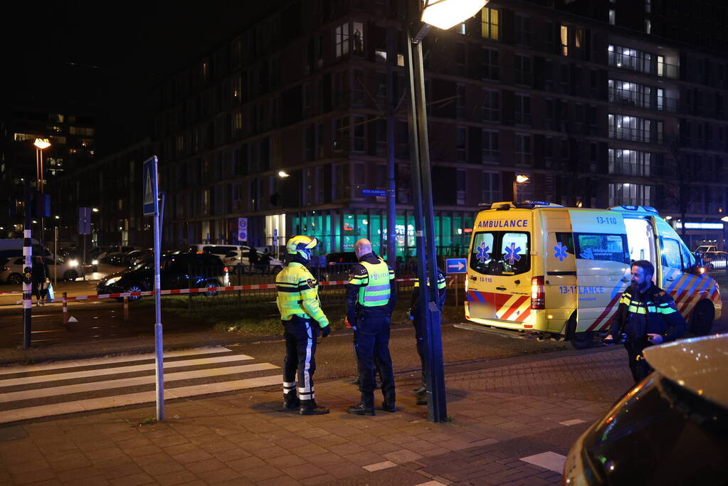 Automobilist rijdt door en laat voetganger gewond achter