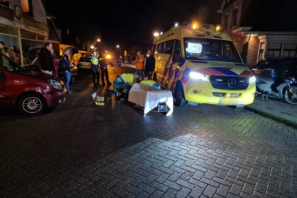 Scooter met twee opzittenden aangereden