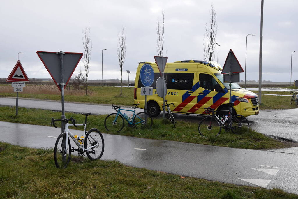 Zes wielrenners verlenen geen voorrang