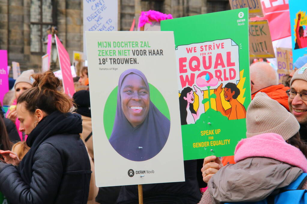 Grote drukte bij feminist march