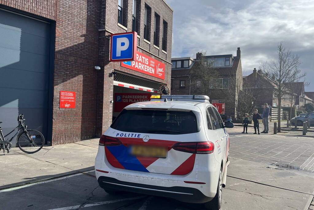 Voetganger gewond bij botsing met auto