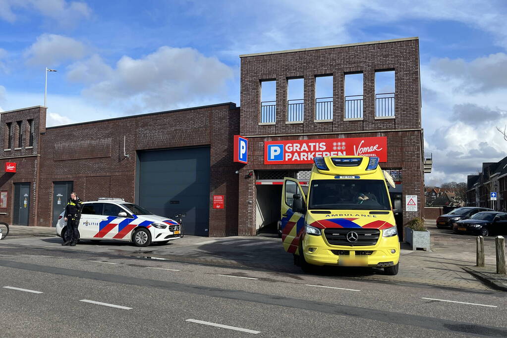 Voetganger gewond bij botsing met auto