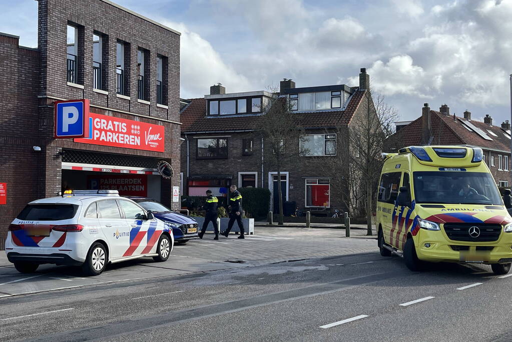 Voetganger gewond bij botsing met auto