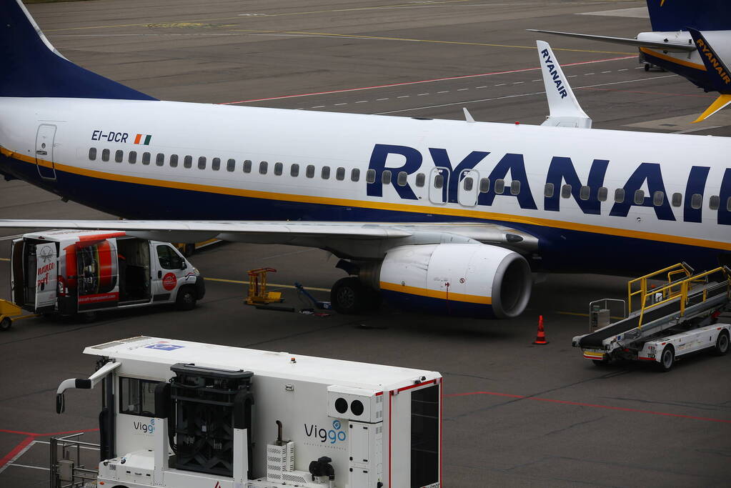 Vliegtuig krijgt klapband tijdens landing