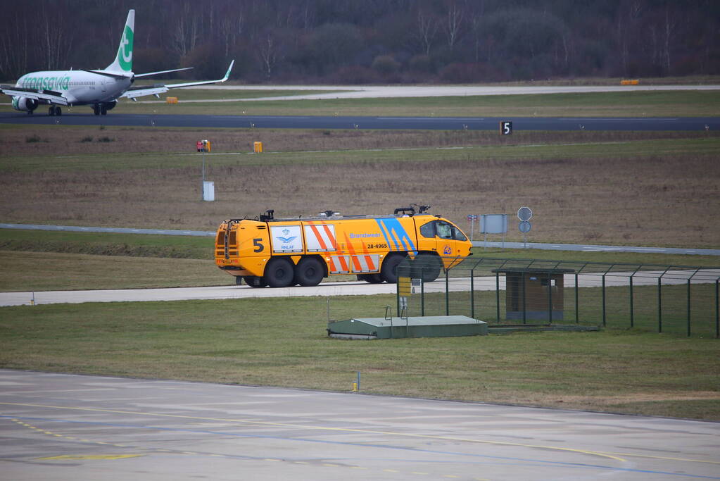 Vliegtuig krijgt klapband tijdens landing