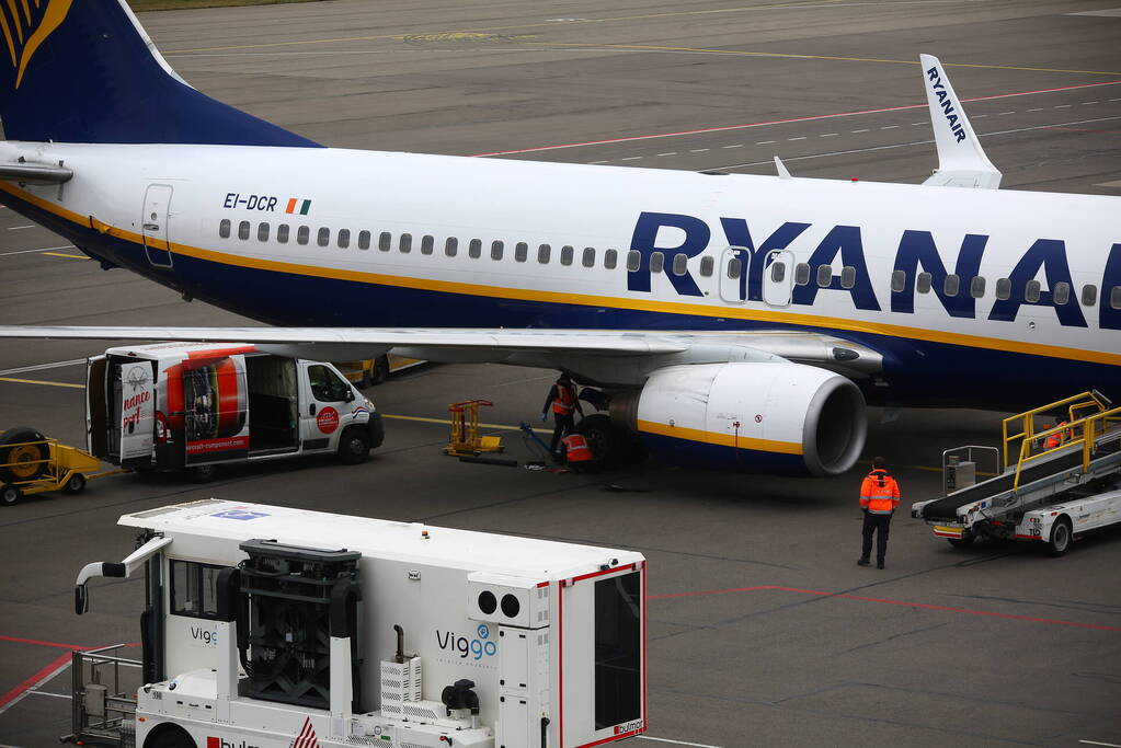 Vliegtuig krijgt klapband tijdens landing