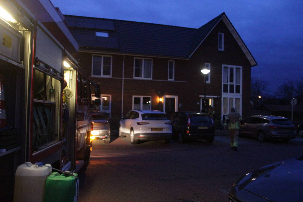 Brandweer verricht metingen naar vreemde lucht