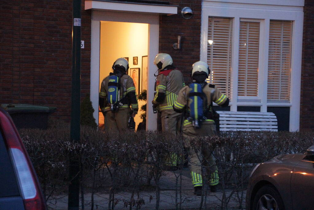 Brandweer verricht metingen naar vreemde lucht